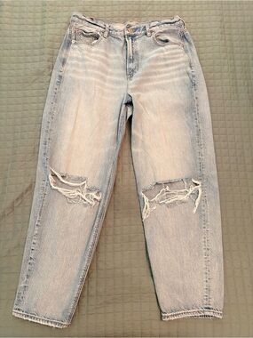 American Eagle Outfitters Light Wash Ripped Relaxed Fit Mom Jeans